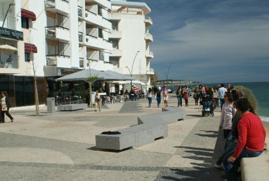 Apartamento Urb. Vila Nova, Lote 5 Armação de Pêra Екстериор снимка